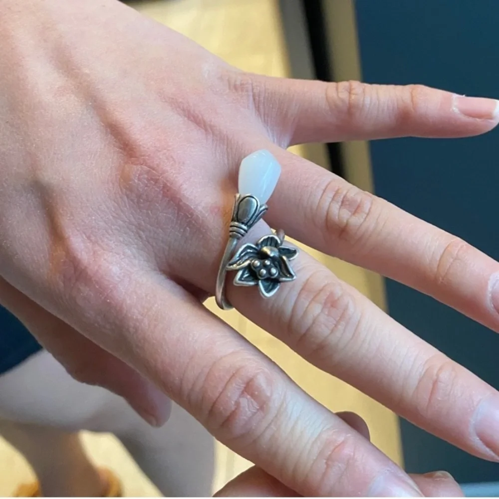 925 SILVER LOTUS FLOWER W WHITE JADE
LOTUS BLOOM RING - Picture 7 of 7